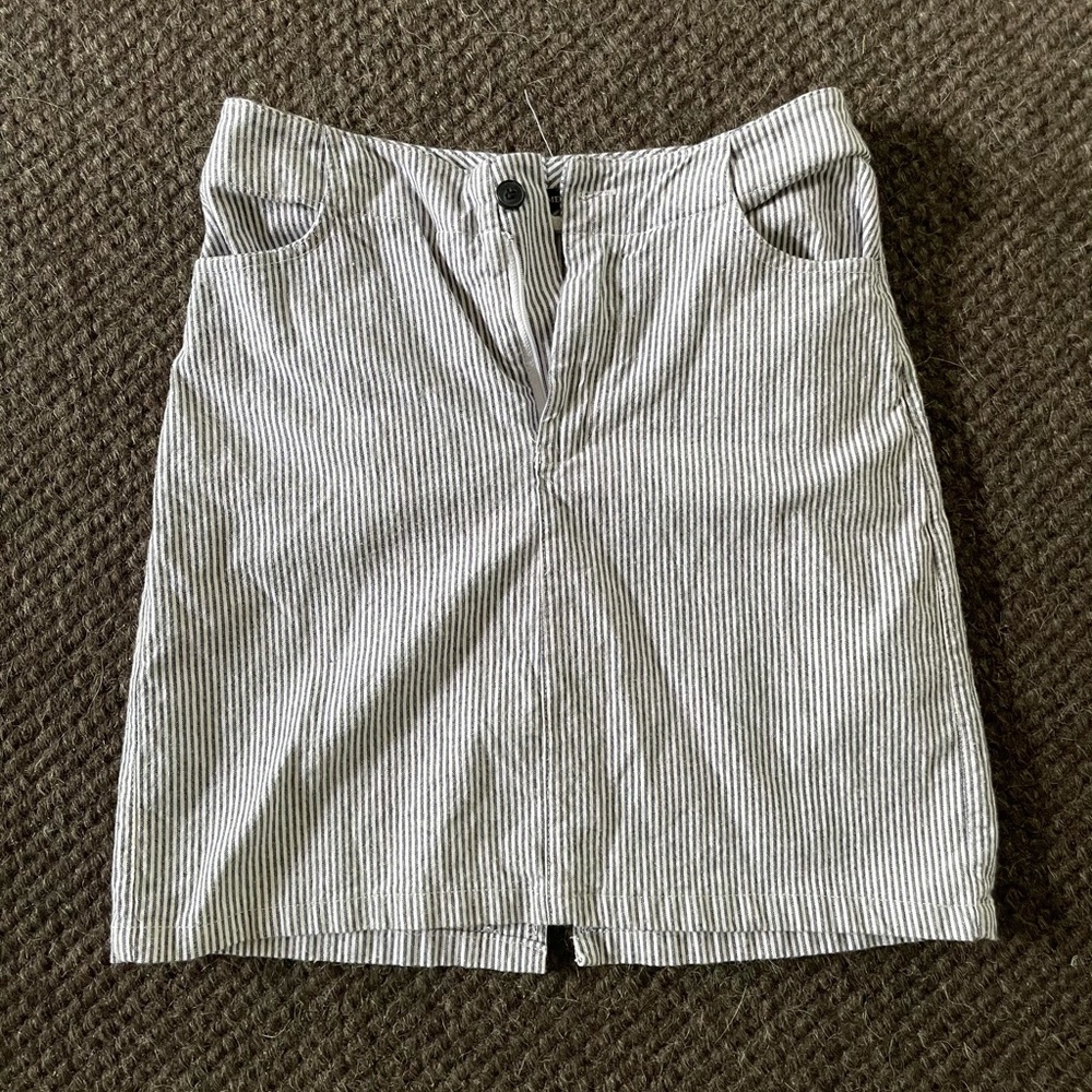 Brandy Melville white/blue striped casual skirt
